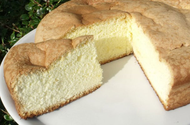 Torta e biscotti savoiardi - Questa torta savoiarda è un dolce tradizionale francese, tipico della regione della Savoia.