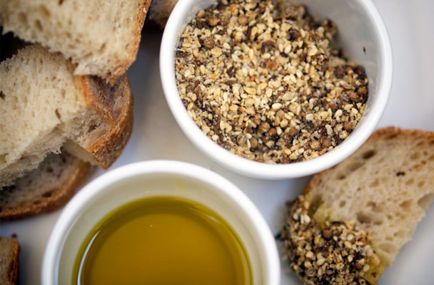 Il dukkah, delizioso mix di spezie - Il dukkah è una miscela di spezie tipica della cucina egiziana, dove viene servita insieme al pane a colazione o come antipasto