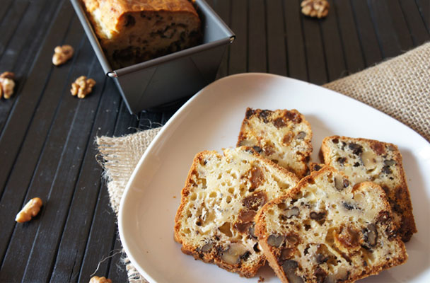 Cake con gorgonzola, noci e uvetta - Mix di sapori tipicamente invernali per un golosissimo cake salato, da servire per un buffet, una cena fra amici