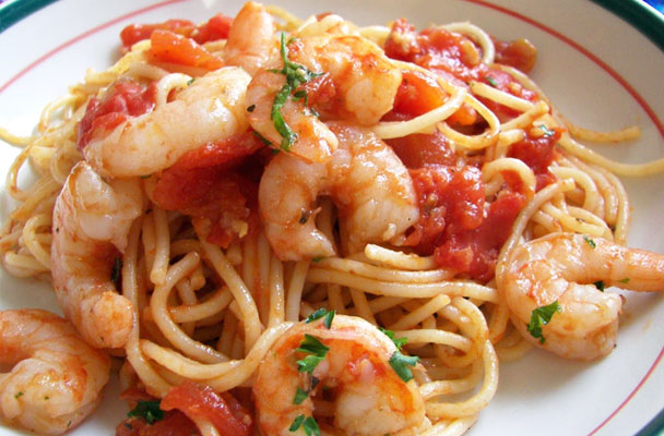 Spaghetti al pomodoro con i gamberi