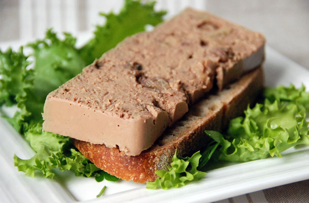 Paté di fegatini al Marsala - Morbido e cremoso, il paté di fegatini al Marsala è delizioso spalmato su crostini di pane tostato