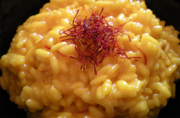 Risotto alla milanese con lo zafferano - Il risotto alla milanese con lo zafferano è un grande classico della cucina italiana