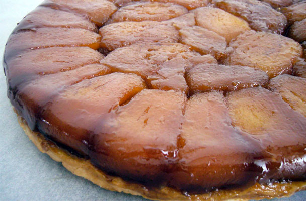 Tarte Tatin di mele (torta rovesciata) - La Tarte Tatin è uno dei dolci più noti della cucina francese. La torta è stata creata dalle sorelle Tatin.