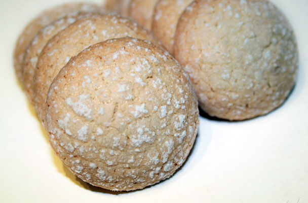 Tipico della cucina popolare milanese, il pan de mej (o pan meino) è un dolce povero che si consumava a colazione o si dava ai bambini per merenda.