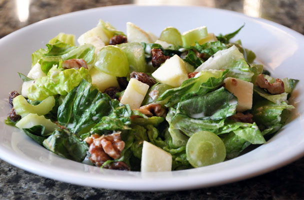 L'insalata Waldorf è una ricetta classica della grande ristorazione alberghiera e prende il nome dall'hotel Waldorf Astoria di New York.