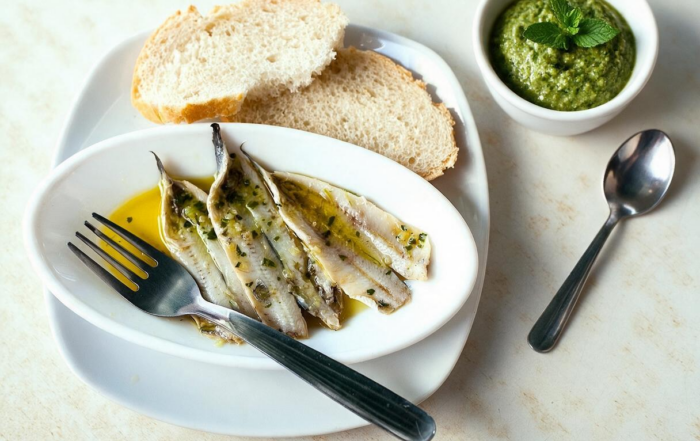 alici-marinate-salsa-verde-menta