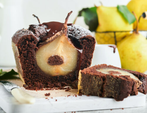 Cake al cioccolato con le pere intere