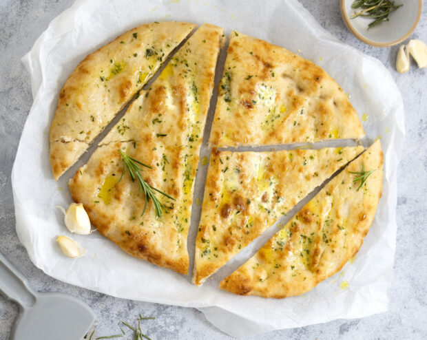 Schiacciata-aglio-olio-rosmarino