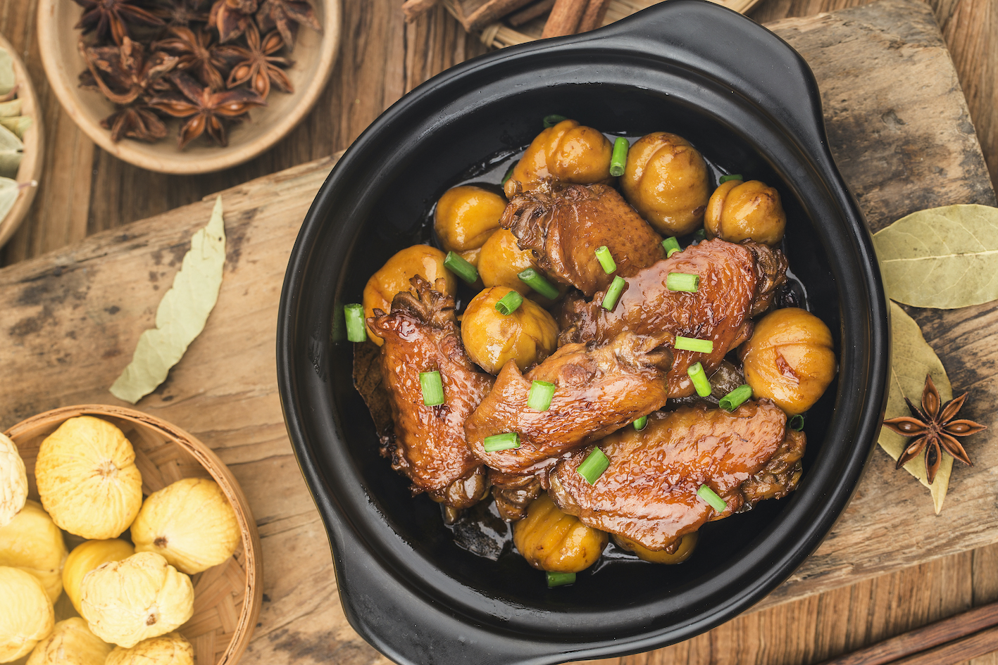 Ali di pollo con castagne alla cinese