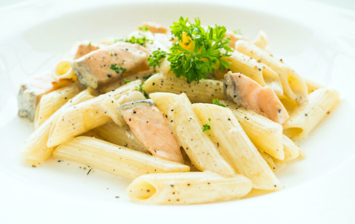 penne-cacio-pepe-salmone