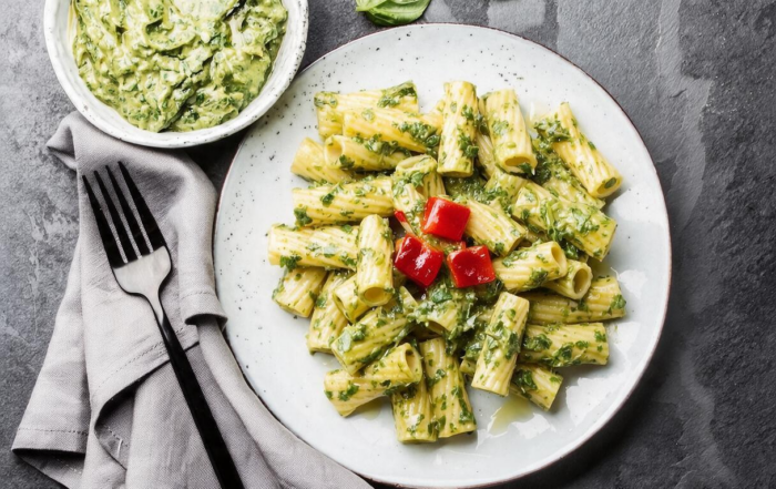 pasta-pesto-avocado-erbe