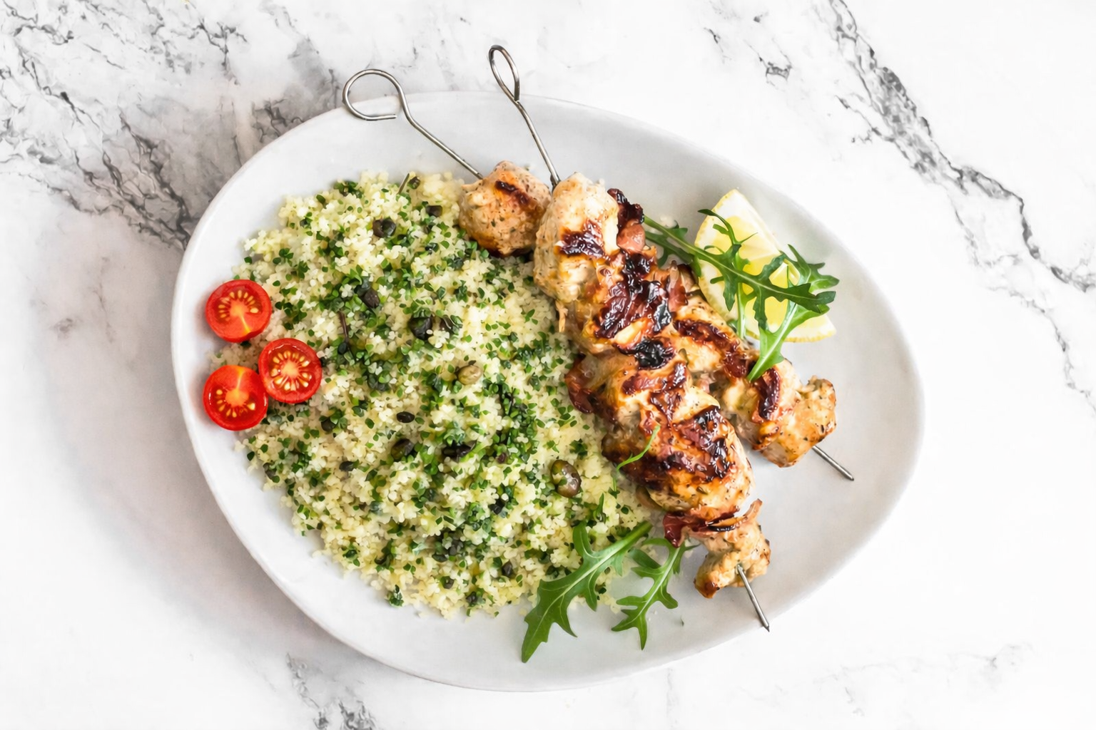 spiedini-pollo-cous-cous-erbe