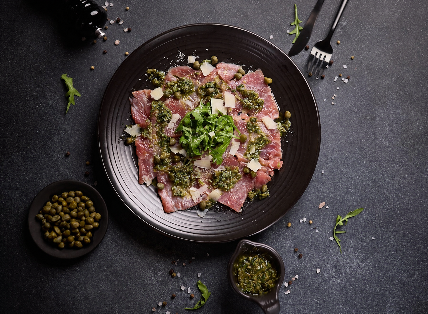 carpaccio-tonno-salsa-capperi